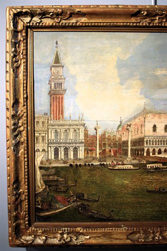 Venezia, la Regata Storica sfila sotto il Palazzo Ducale.